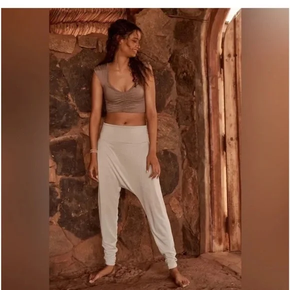 Brandy Melville Beige Fabric - Picture 3 of 12